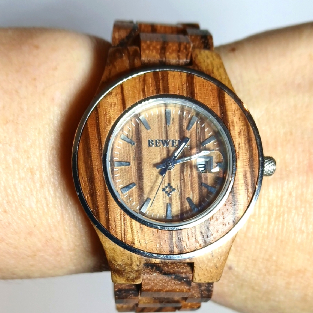 🌿 Bewell Striped Wood & Stainless Steel Ladies’ Watch – NWOT